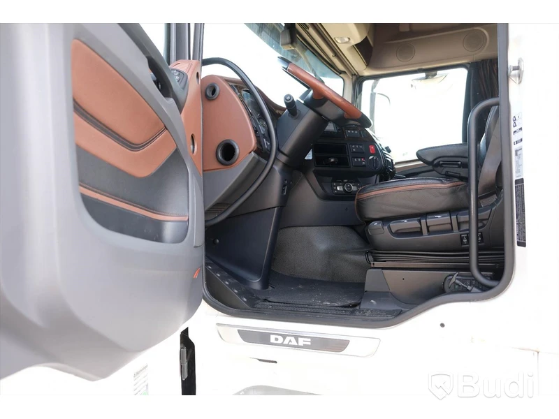 Fjärrbil DAF XF 530 FAN 6x2 -2018 | JPGS | Öppningsbarsida | Zepro