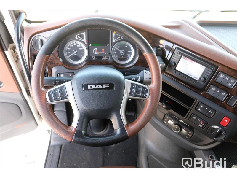 Fjärrbil DAF XF 530 FAN 6x2 -2018 | JPGS | Öppningsbarsida | Zepro