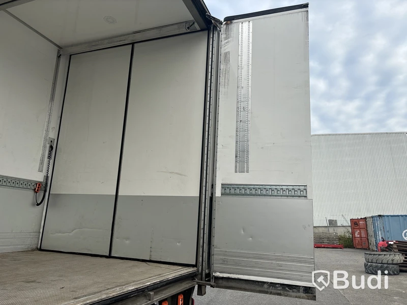 Kylbil Mercedes-Benz Actros | 9518 mil |  2023 | Salaskåp | Zepro | ÖBS