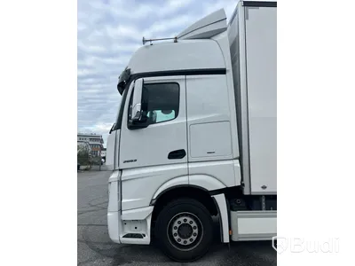 Kylbil Mercedes-Benz Actros | 9518 mil |  2023 | Salaskåp | Zepro | ÖBS