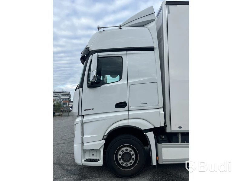 Kylbil Mercedes-Benz Actros | 9518 mil |  2023 | Salaskåp | Zepro | ÖBS