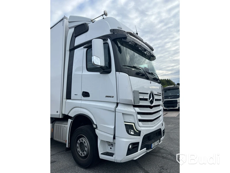 Kylbil Mercedes-Benz Actros | 9518 mil |  2023 | Salaskåp | Zepro | ÖBS