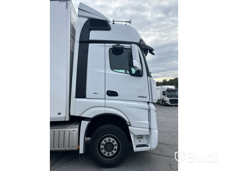 Kylbil Mercedes-Benz Actros | 9518 mil |  2023 | Salaskåp | Zepro | ÖBS