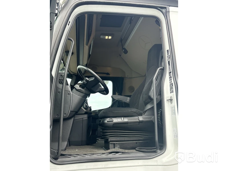 Kylbil Mercedes-Benz Actros | 9518 mil |  2023 | Salaskåp | Zepro | ÖBS