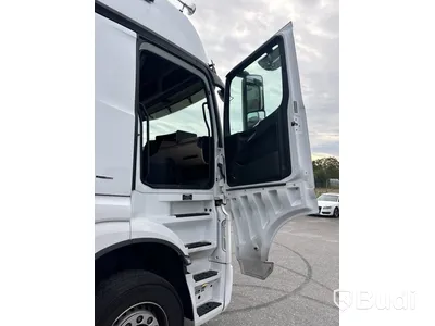 Kylbil Mercedes-Benz Actros | 9518 mil |  2023 | Salaskåp | Zepro | ÖBS