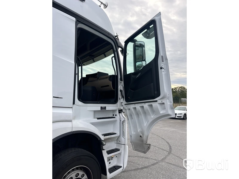 Kylbil Mercedes-Benz Actros | 9518 mil |  2023 | Salaskåp | Zepro | ÖBS
