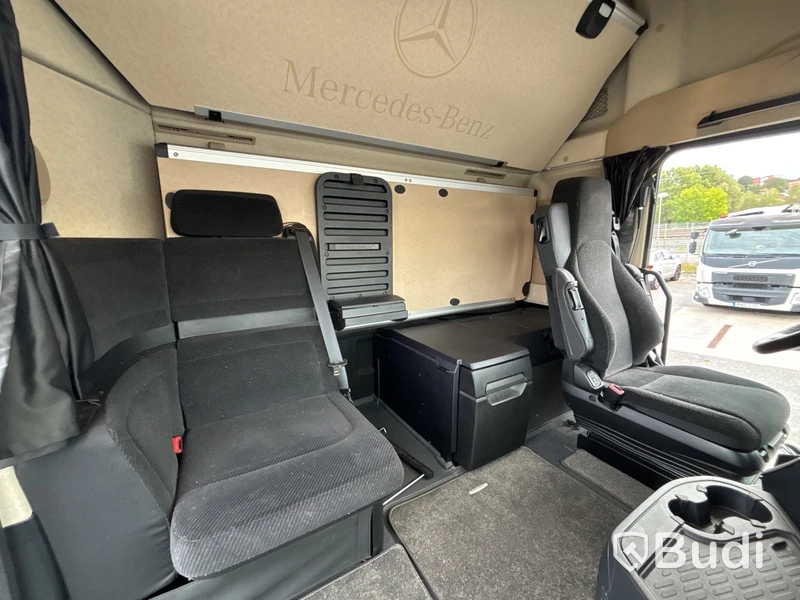 Kylbil Mercedes-Benz Actros | 9518 mil |  2023 | Salaskåp | Zepro | ÖBS