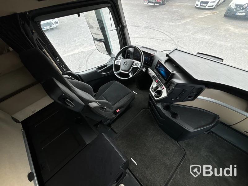 Kylbil Mercedes-Benz Actros | 9518 mil |  2023 | Salaskåp | Zepro | ÖBS