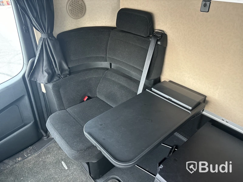 Kylbil Mercedes-Benz Actros | 9518 mil |  2023 | Salaskåp | Zepro | ÖBS