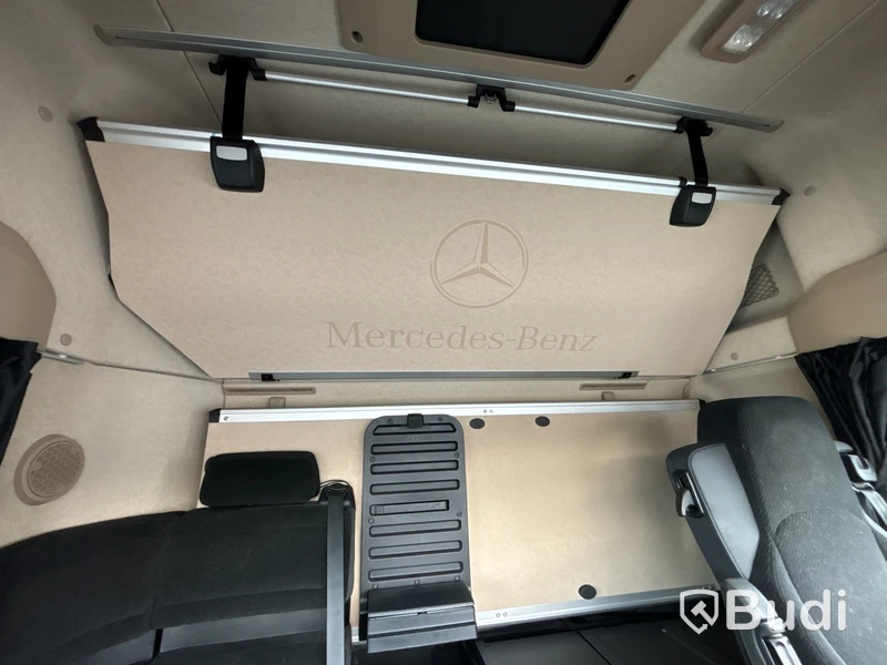 Kylbil Mercedes-Benz Actros | 9518 mil |  2023 | Salaskåp | Zepro | ÖBS