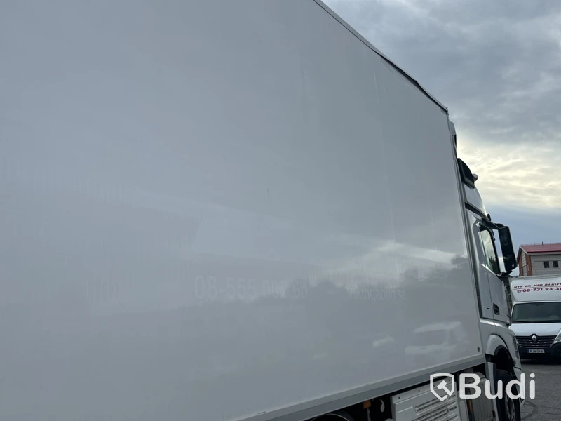 Kylbil Mercedes-Benz Actros | 9518 mil |  2023 | Salaskåp | Zepro | ÖBS