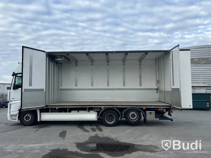 Kylbil Mercedes-Benz Actros | 9518 mil |  2023 | Salaskåp | Zepro | ÖBS