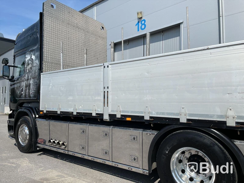 Lastbil Scania R560 8x4 | Motivlackerad | Kran flak | Palfinger PK23002 |
