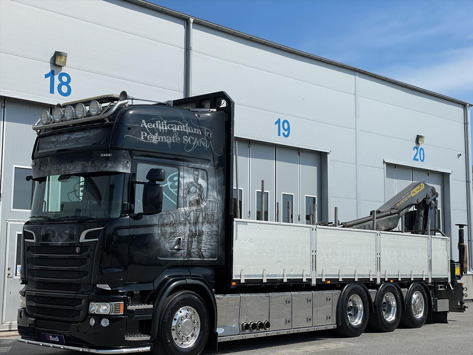 Lastbil Scania R560 8x4 | Motivlackerad | Kran flak | Palfinger PK23002 |