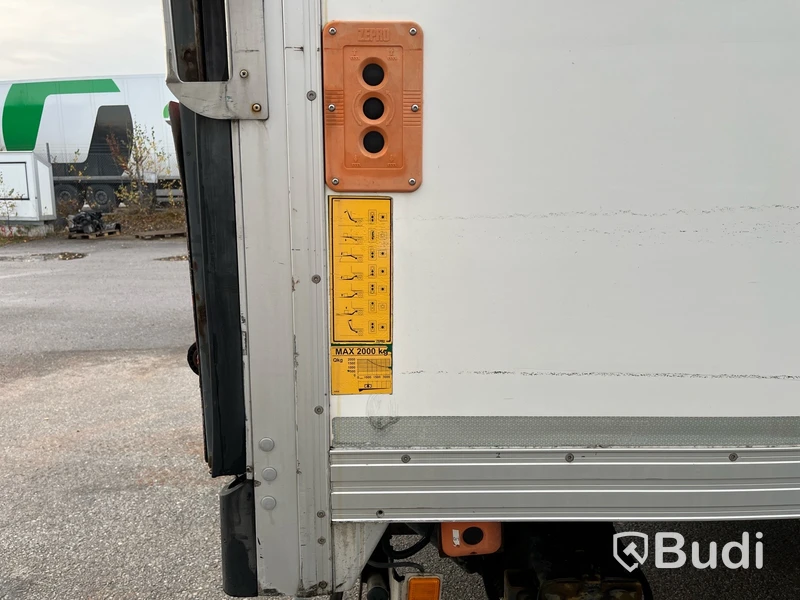 Lastbil Volvo FL 250 4x2 -2014| Höj/sänk skåp | Euro6 | PLS-Skåp