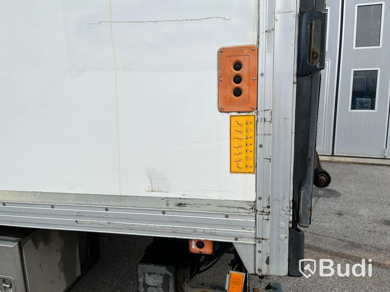 Lastbil Volvo FL 250 4x2 -2014| Höj/sänk skåp | Euro6 | PLS-Skåp