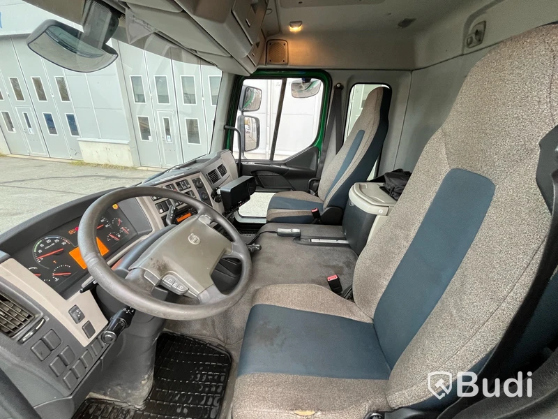 Lastbil Volvo FL 250 4x2 -2014| Höj/sänk skåp | Euro6 | PLS-Skåp