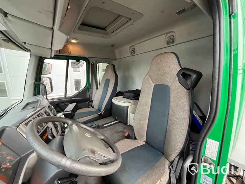 Lastbil Volvo FL 250 4x2 -2014| Höj/sänk skåp | Euro6 | PLS-Skåp
