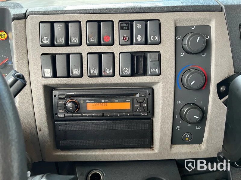 Lastbil Volvo FL 250 4x2 -2014| Höj/sänk skåp | Euro6 | PLS-Skåp