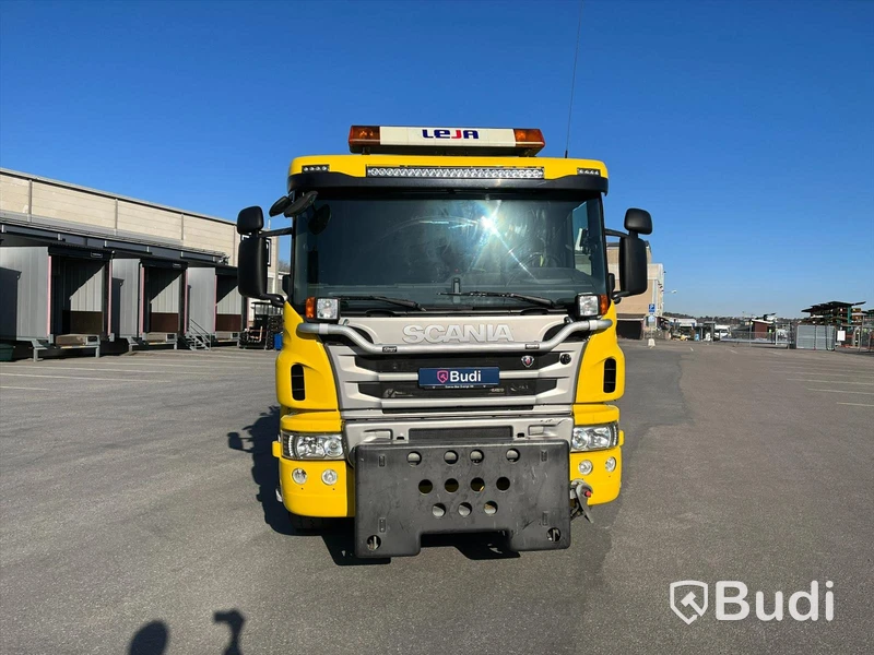 Lastbil Scania P410 Tip&kran PK22002D plogbilsförberedd
