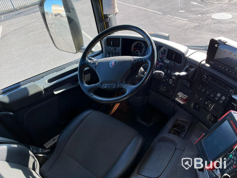 Lastbil Scania P410 Tip&kran PK22002D plogbilsförberedd