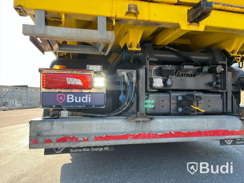 Lastbil Scania P410 Tip&kran PK22002D plogbilsförberedd