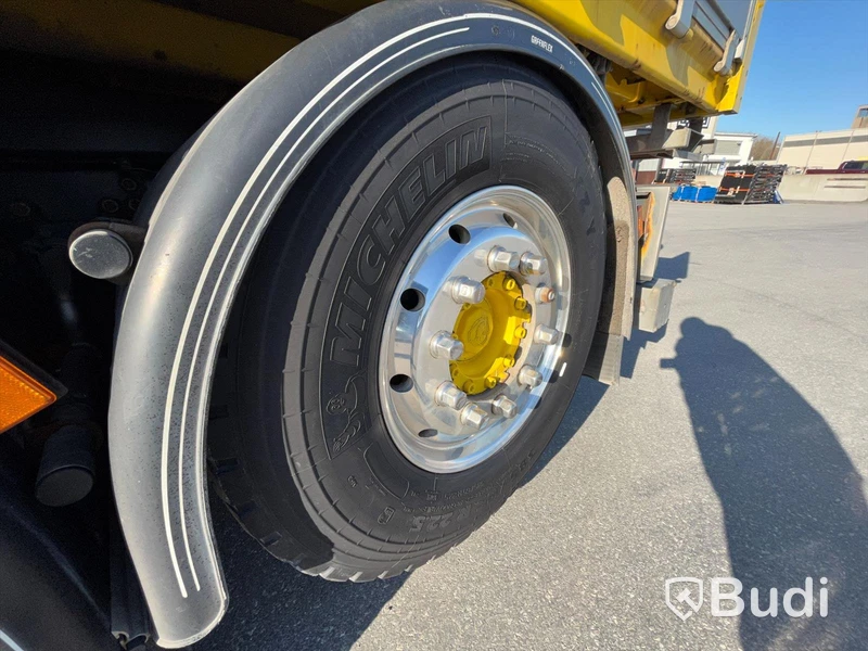 Lastbil Scania P410 Tip&kran PK22002D plogbilsförberedd