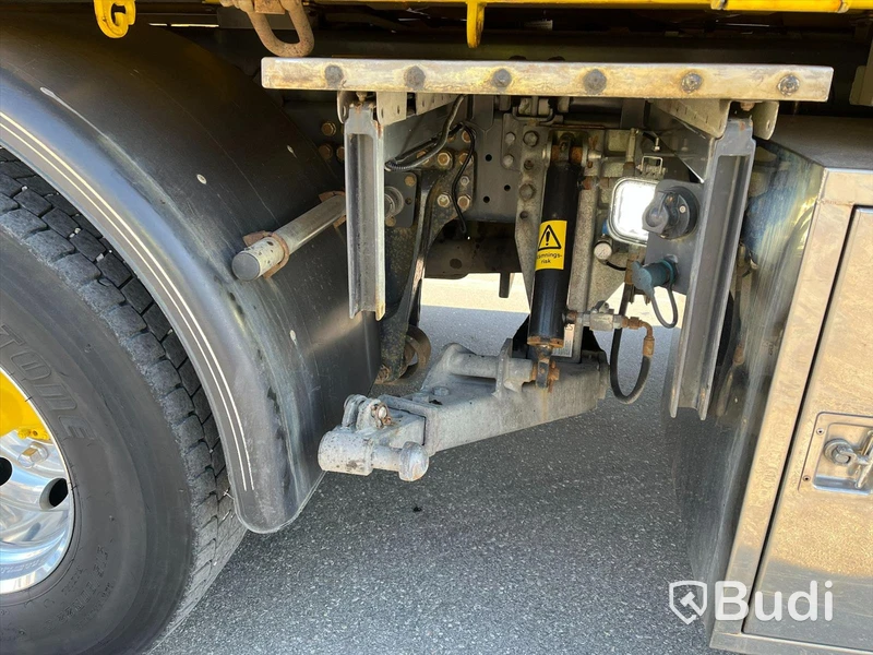 Lastbil Scania P410 Tip&kran PK22002D plogbilsförberedd