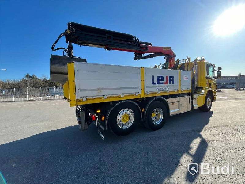 Lastbil Scania P410 Tip&kran PK22002D plogbilsförberedd