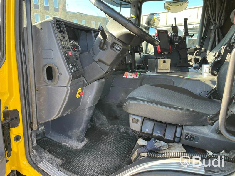 Lastbil Scania P410 Tip&kran PK22002D plogbilsförberedd