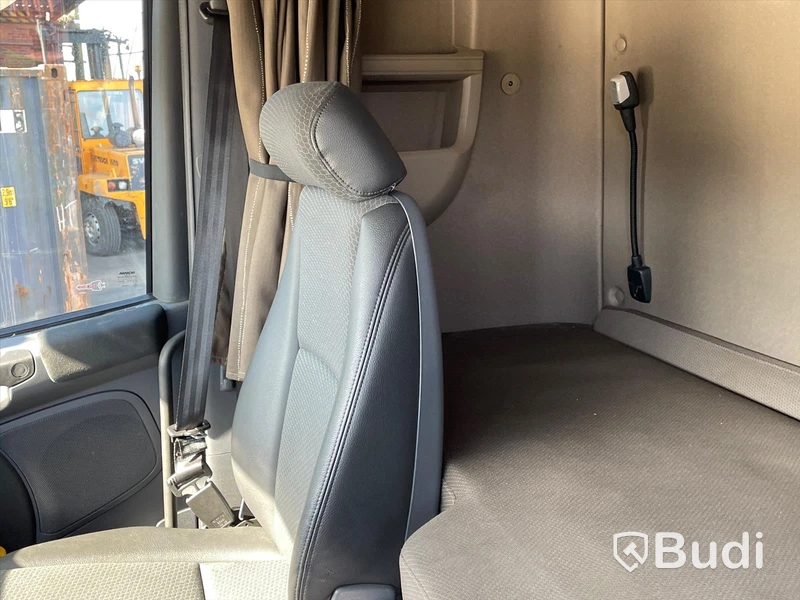 Lastbil Scania R490 6x2 Euro 6 Ny info i annonstexten skåpbil med bakgavelslyft och öppningsbarsida