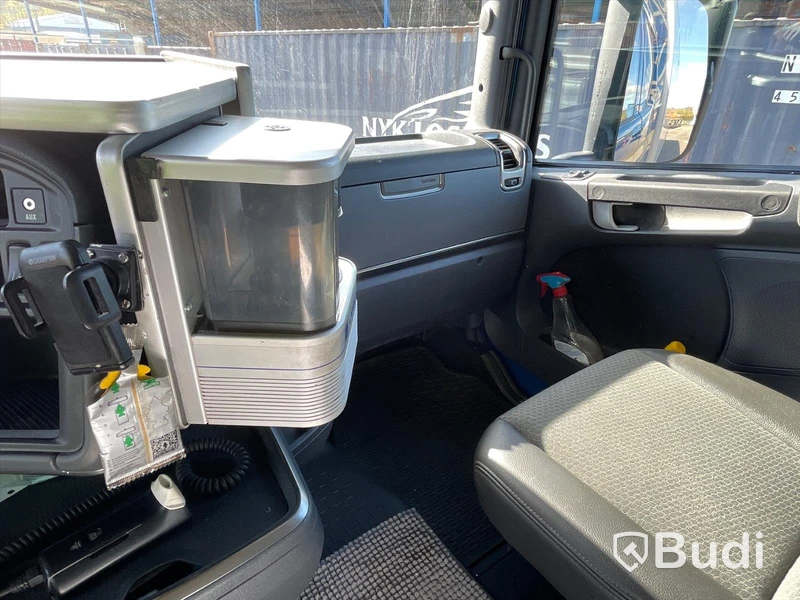 Lastbil Scania R490 6x2 Euro 6 Ny info i annonstexten skåpbil med bakgavelslyft och öppningsbarsida