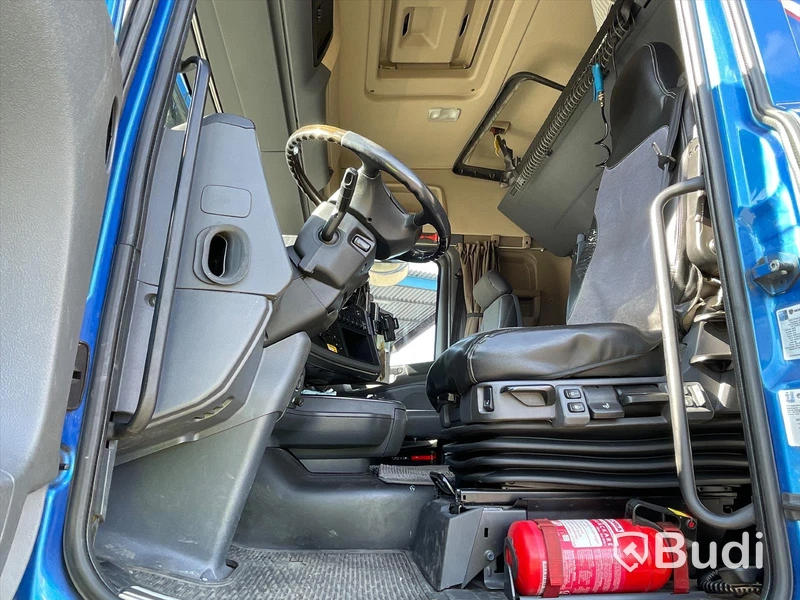 Lastbil Scania R490 6x2 Euro 6 Ny info i annonstexten skåpbil med bakgavelslyft och öppningsbarsida