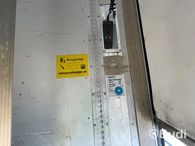 Lastbil Scania R490 6x2 Euro 6 Ny info i annonstexten skåpbil med bakgavelslyft och öppningsbarsida