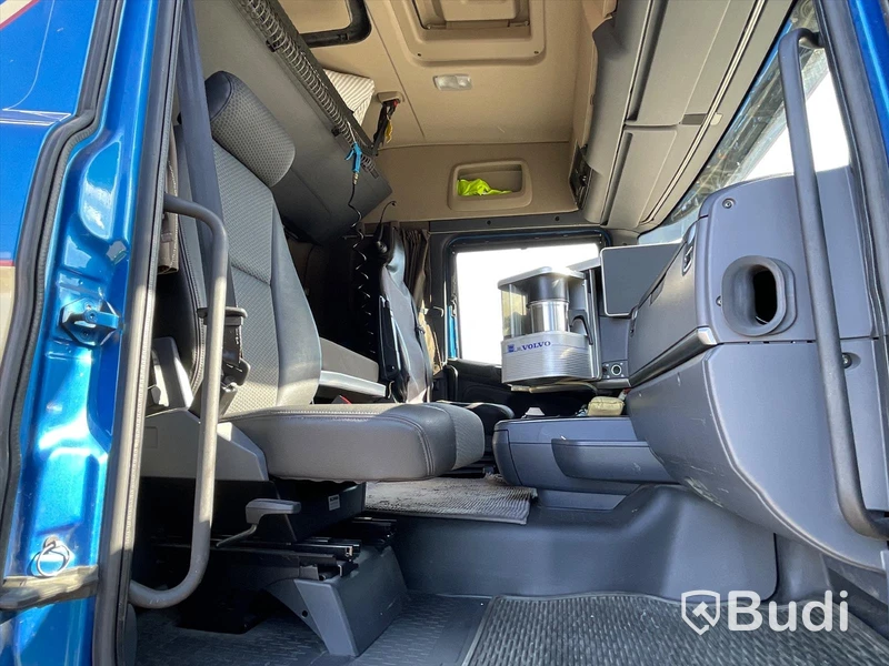 Lastbil Scania R490 6x2 Euro 6 Ny info i annonstexten skåpbil med bakgavelslyft och öppningsbarsida