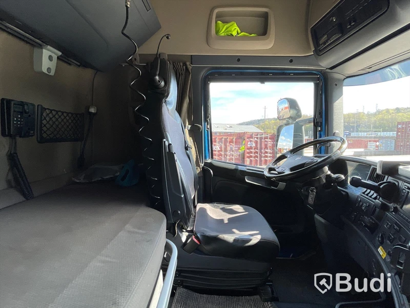 Lastbil Scania R490 6x2 Euro 6 Ny info i annonstexten skåpbil med bakgavelslyft och öppningsbarsida