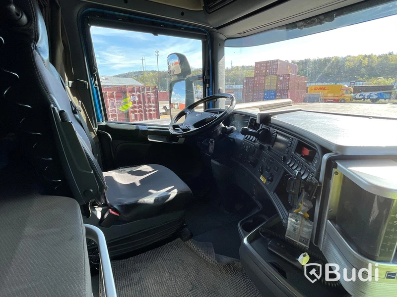 Lastbil Scania R490 6x2 Euro 6 Ny info i annonstexten skåpbil med bakgavelslyft och öppningsbarsida