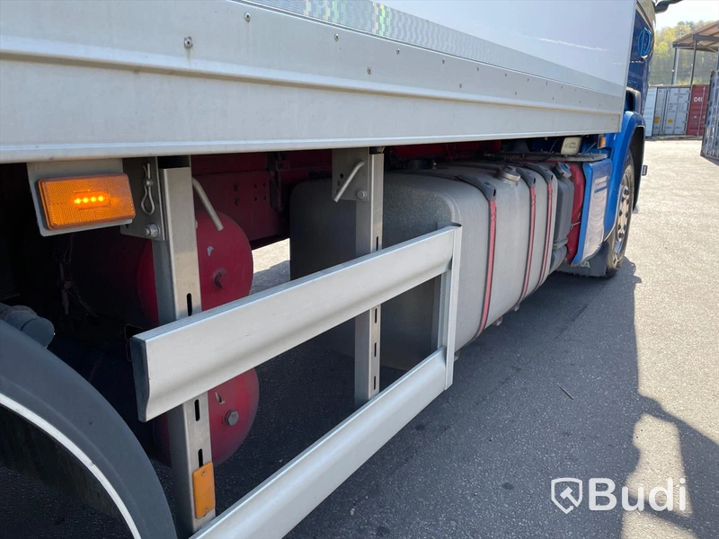 Lastbil Scania R490 6x2 Euro 6 Ny info i annonstexten skåpbil med bakgavelslyft och öppningsbarsida