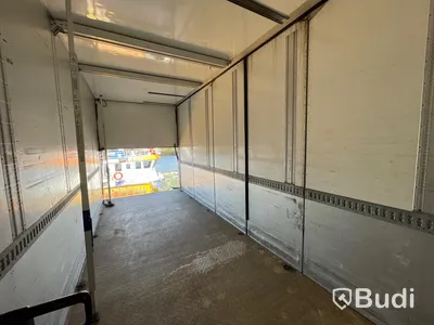 Lastbil Scania R490 6x2 Euro 6 Ny info i annonstexten skåpbil med bakgavelslyft och öppningsbarsida