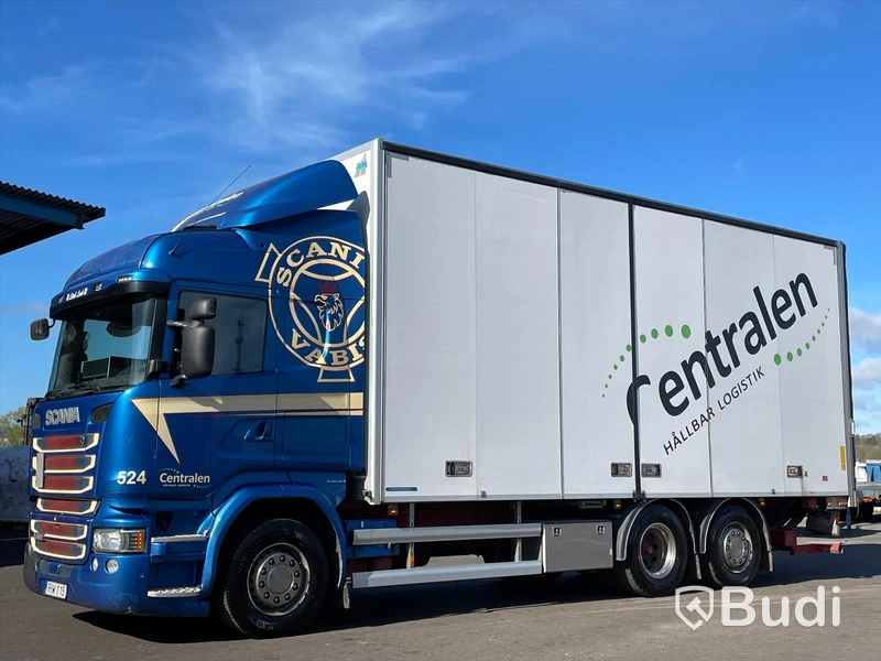 Lastbil Scania R490 6x2 Euro 6 Ny info i annonstexten skåpbil med bakgavelslyft och öppningsbarsida