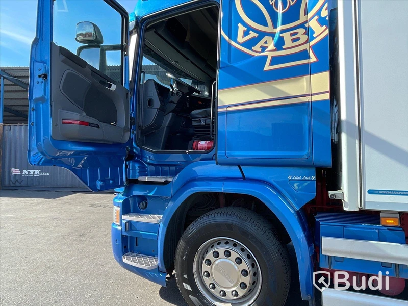 Lastbil Scania R490 6x2 Euro 6 Ny info i annonstexten skåpbil med bakgavelslyft och öppningsbarsida