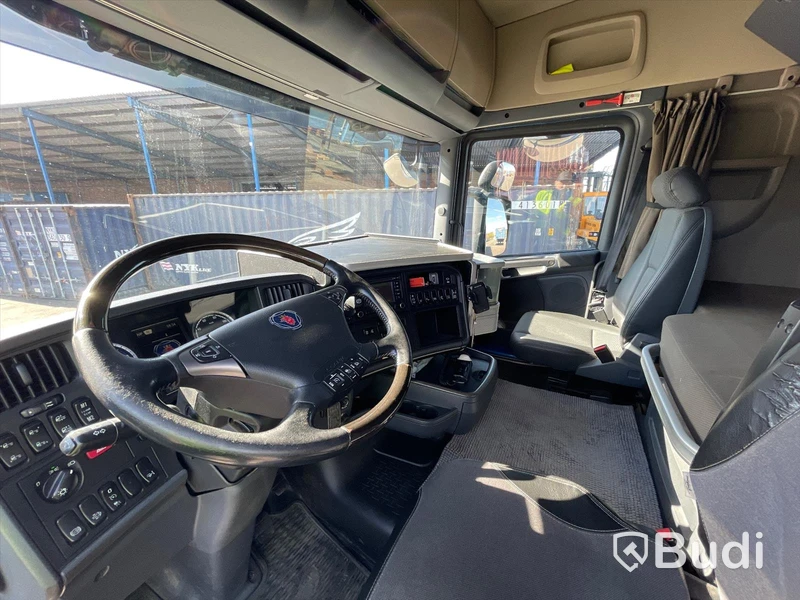 Lastbil Scania R490 6x2 Euro 6 Ny info i annonstexten skåpbil med bakgavelslyft och öppningsbarsida
