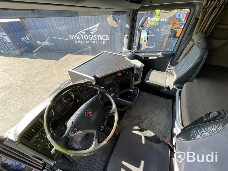Lastbil Scania R490 6x2 Euro 6 Ny info i annonstexten skåpbil med bakgavelslyft och öppningsbarsida