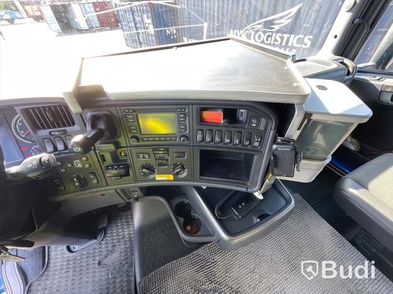 Lastbil Scania R490 6x2 Euro 6 Ny info i annonstexten skåpbil med bakgavelslyft och öppningsbarsida