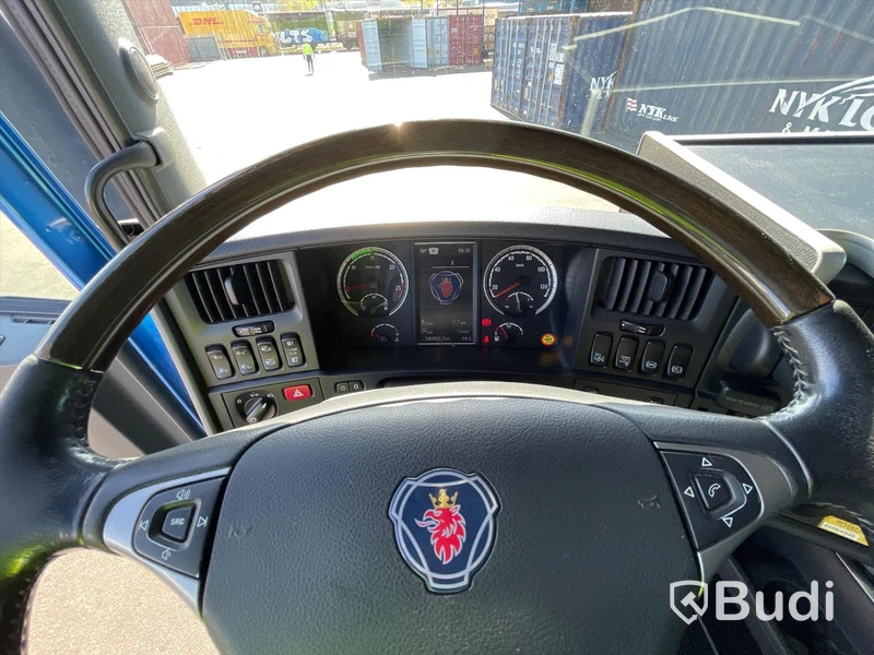 Lastbil Scania R490 6x2 Euro 6 Ny info i annonstexten skåpbil med bakgavelslyft och öppningsbarsida