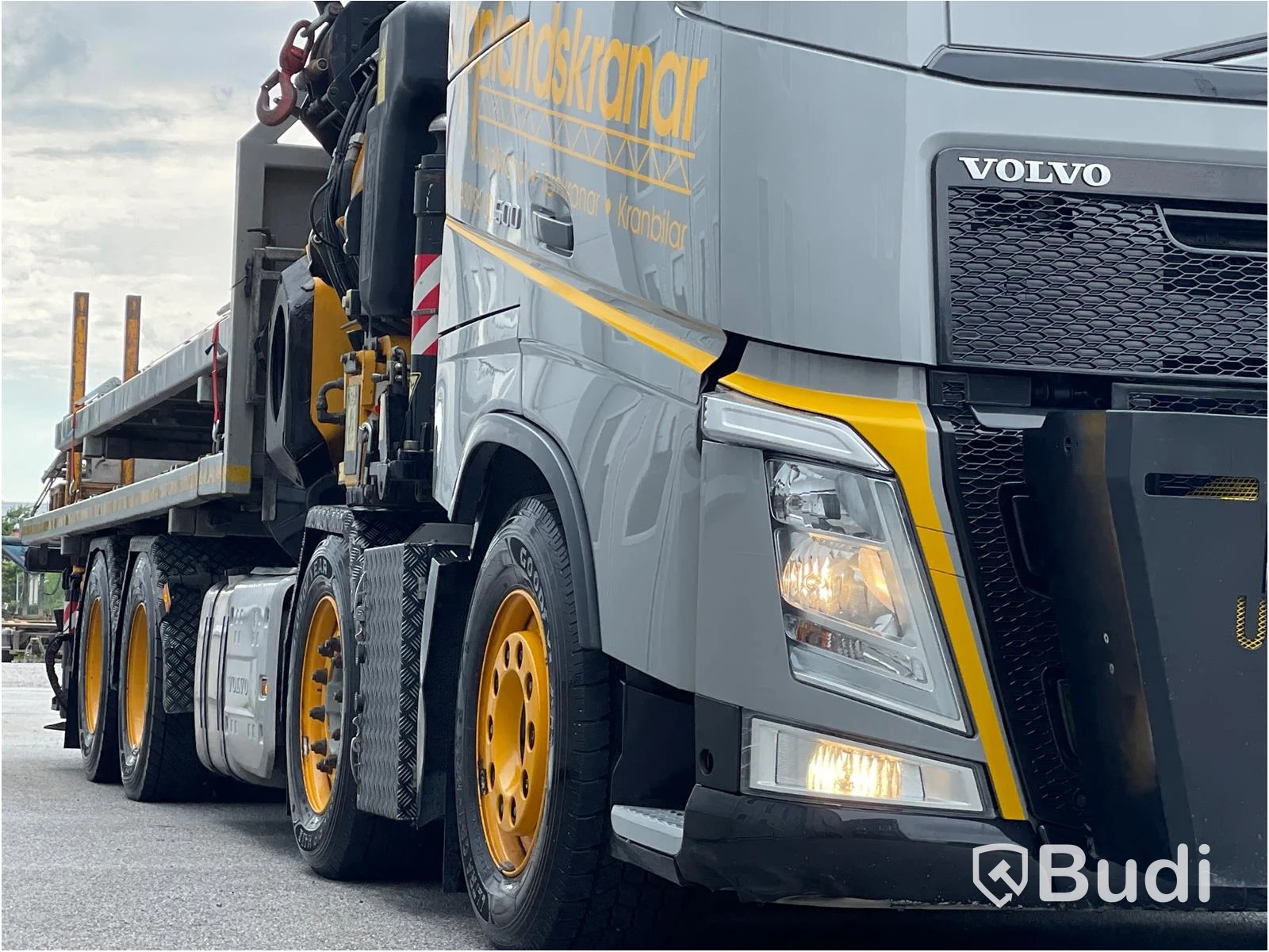 Bodbil Volvo FH 500 8x4 LL Globetrotter med Fassi kran 990 SDZ931 samt trailer CRJ824