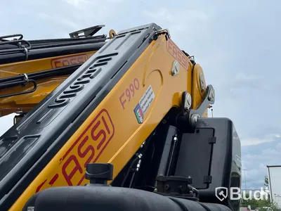 Bodbil Volvo FH 500 8x4 LL Globetrotter med Fassi kran 990 SDZ931 samt trailer CRJ824