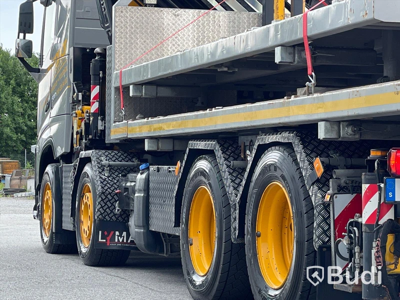 Bodbil Volvo FH 500 8x4 LL Globetrotter med Fassi kran 990 SDZ931 samt trailer CRJ824