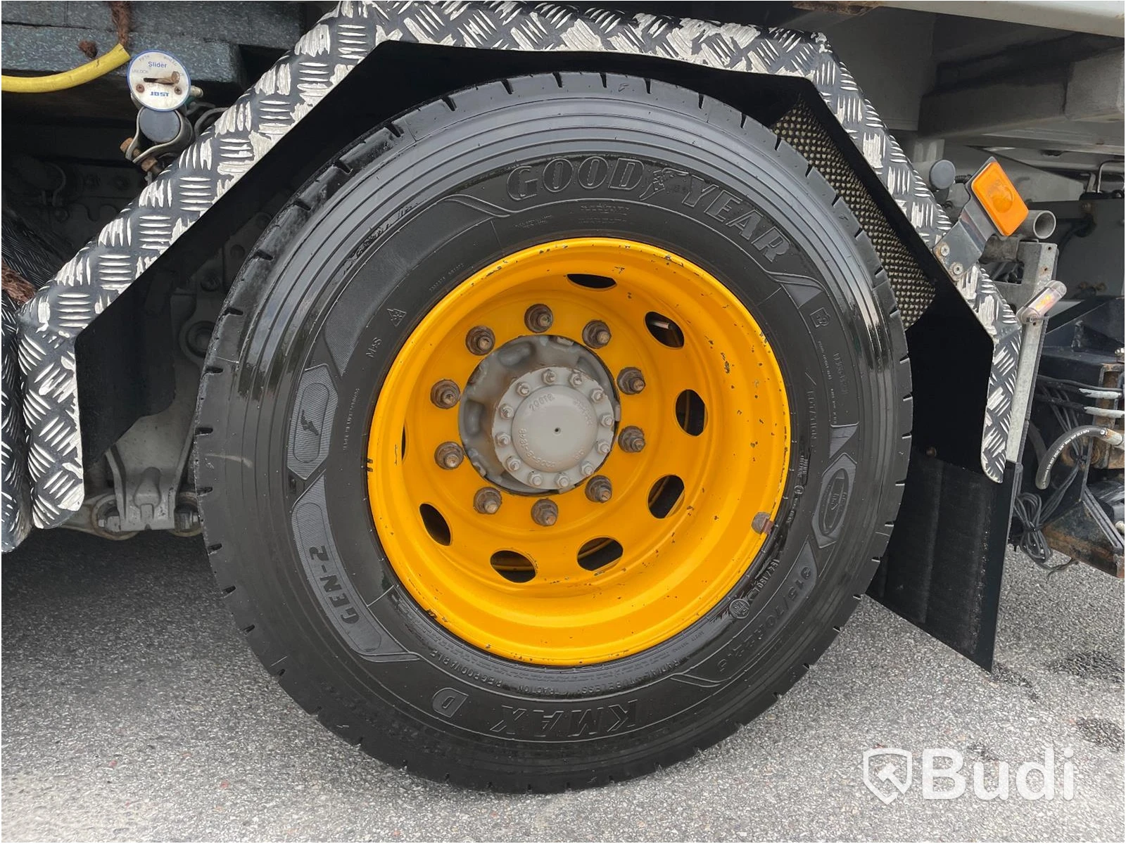 Bodbil Volvo FH 500 8x4 LL Globetrotter med Fassi kran 990 SDZ931 samt trailer CRJ824