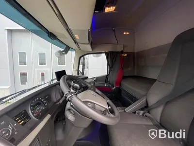 Bodbil Volvo FH 500 8x4 LL Globetrotter med Fassi kran 990 SDZ931 samt trailer CRJ824